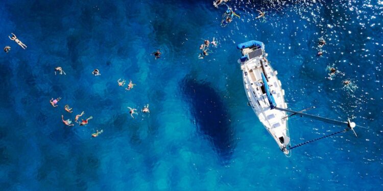 Concediu pe mare sau pe uscat? Cât costă să închiriezi o ambarcațiune pentru o vacanță în Croația